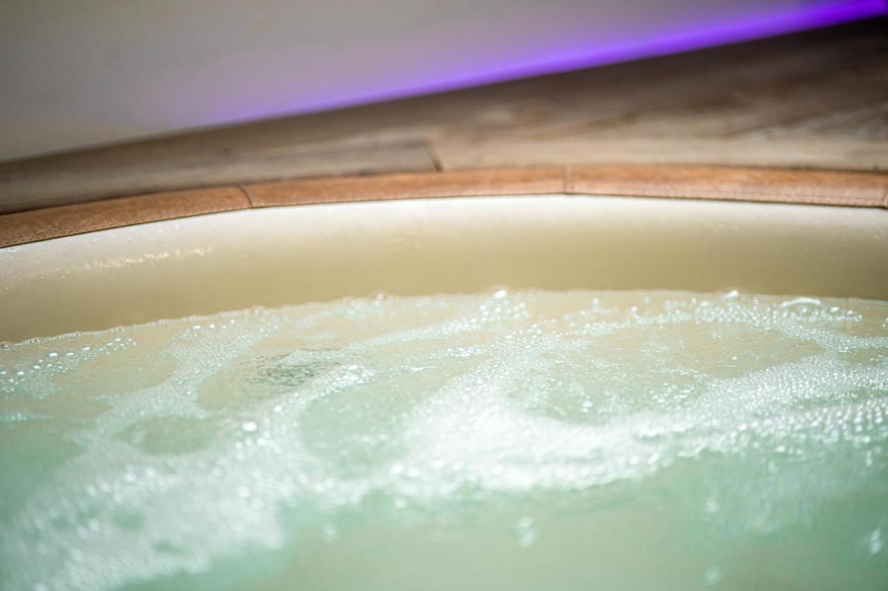 Le Lov'T - Suite Avec Jacuzzi Spontin Eksteriør billede