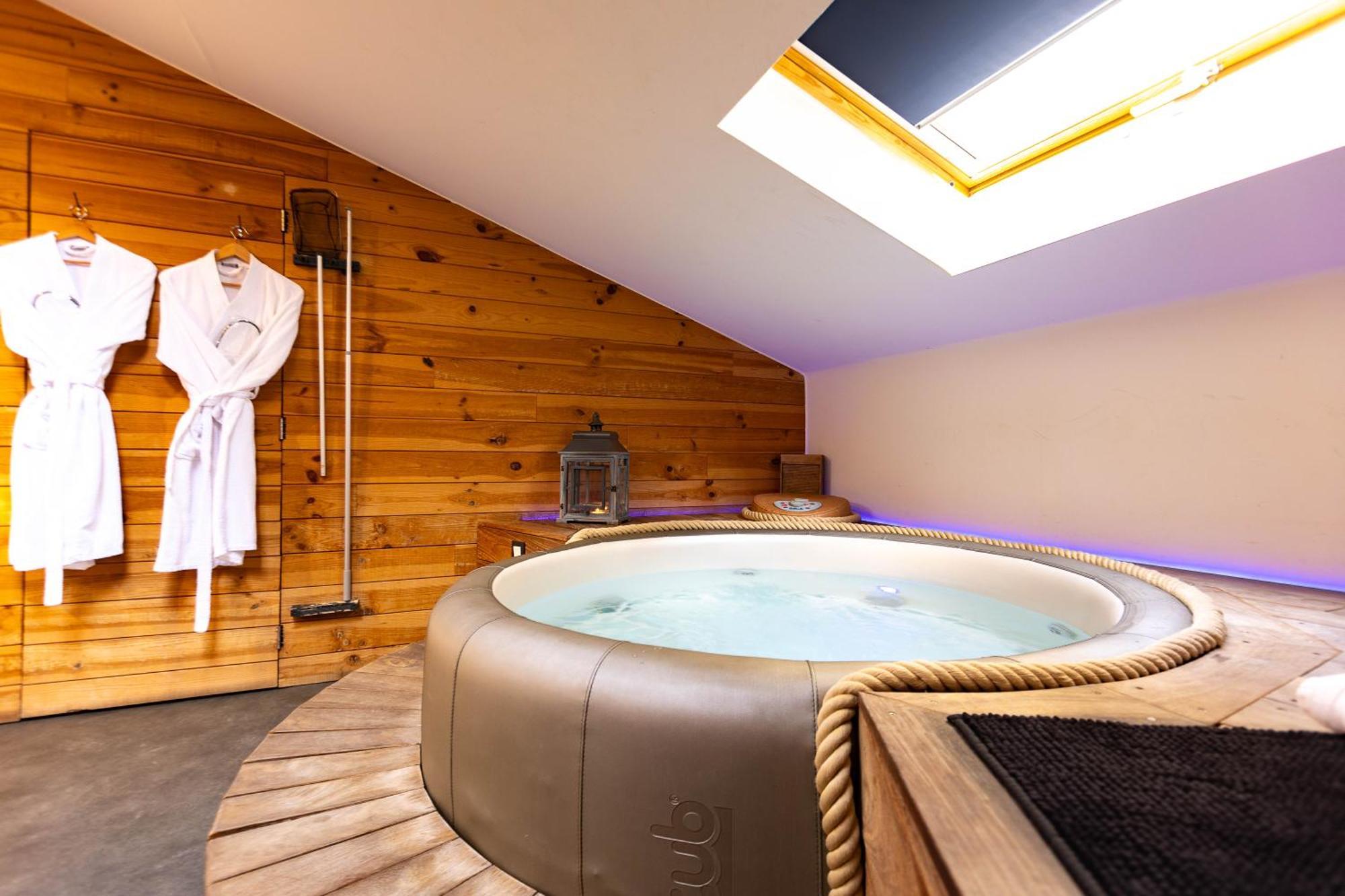 Le Lov'T - Suite Avec Jacuzzi Spontin Eksteriør billede